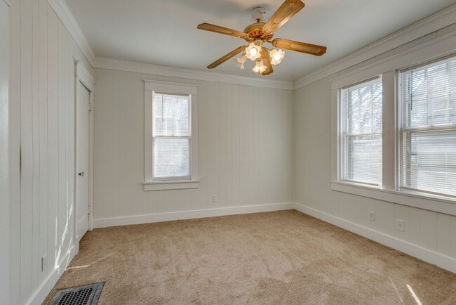Building Photo - Charming 3-Bedroom Gem in the Heart of Syl...