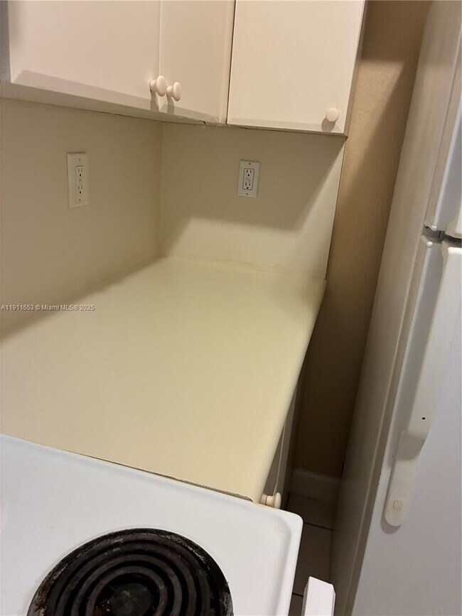 Building Photo - 1536 SE 25th St