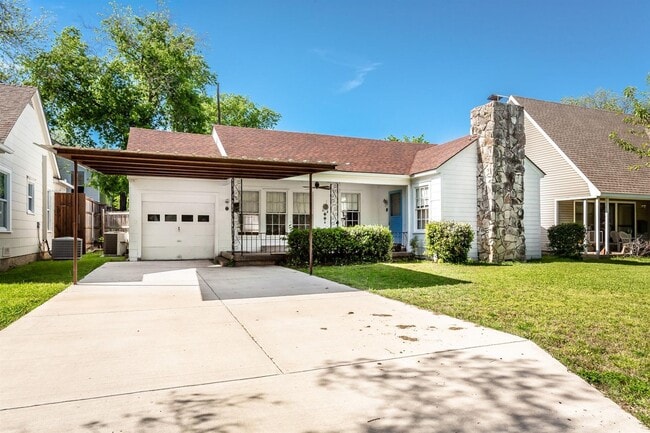 Building Photo - Charming 2-Bedroom, 1/5-Bath Home in Little Forest Hills