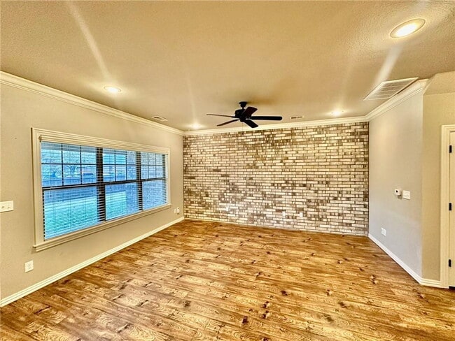 Building Photo - 186 Old Farmington Rd