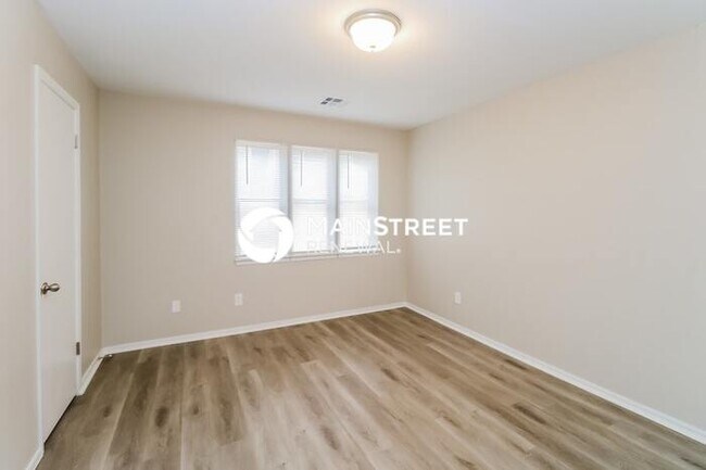 Building Photo - 4 Bedroom Pet-Friendly Home in Norman, OK with Main Street Renewal