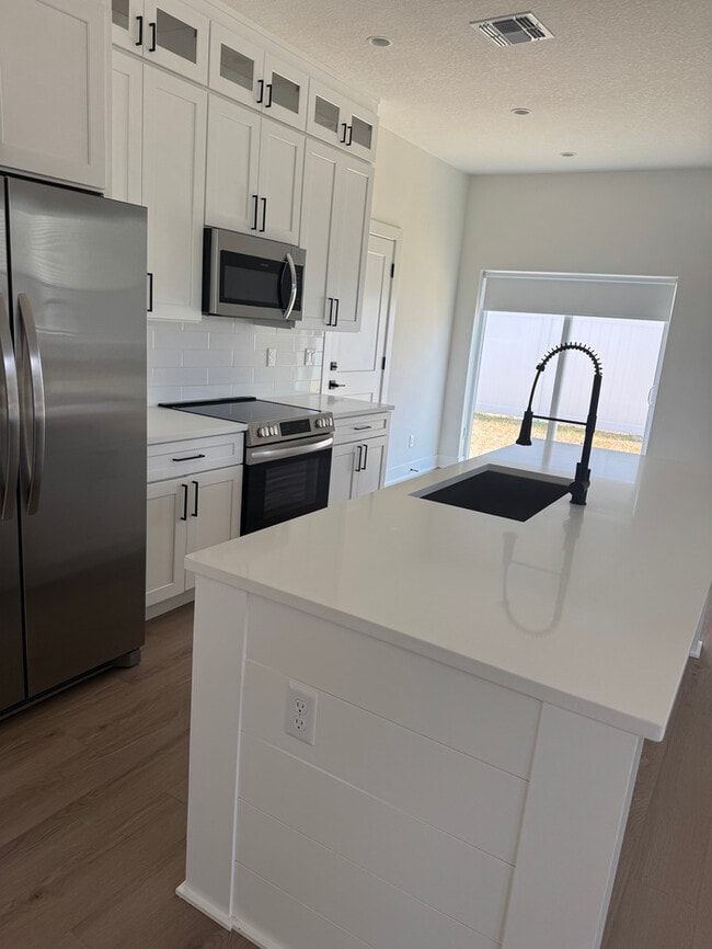 Building Photo - Brand new home