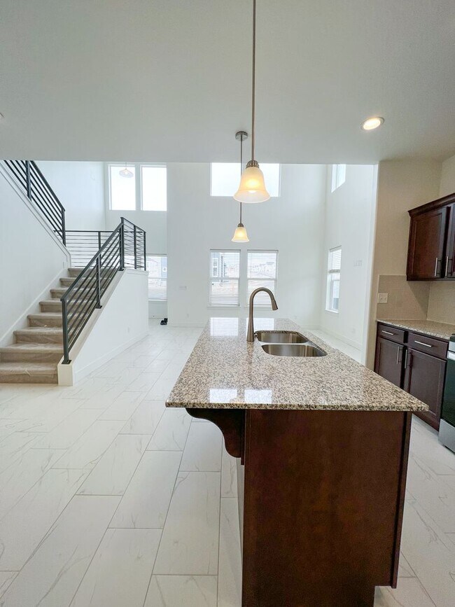 Building Photo - New Townhome