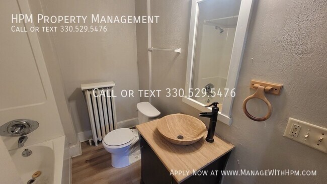 Building Photo - 551 Allyn St