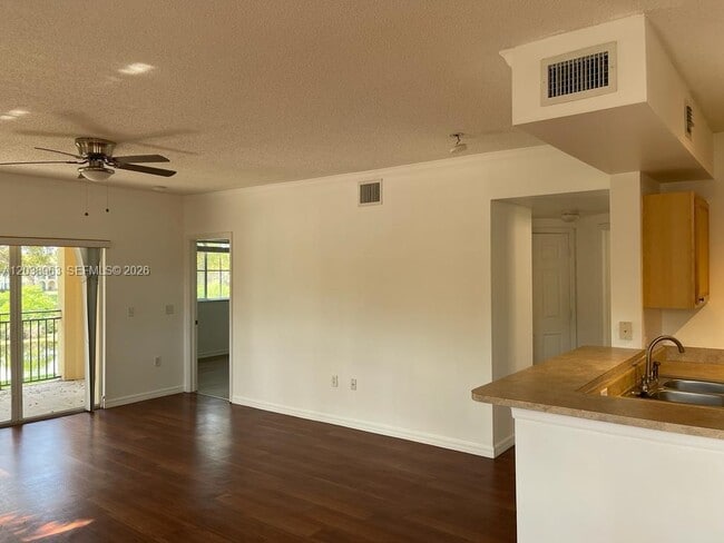Building Photo - 2412 Centergate Dr