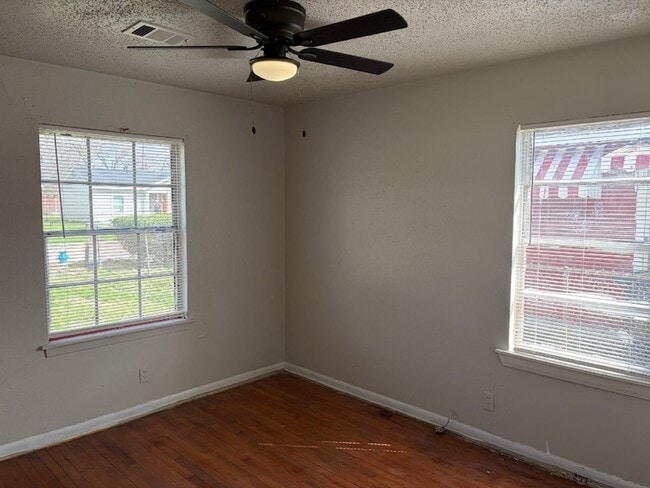 Building Photo - 5530 Lakefield Dr