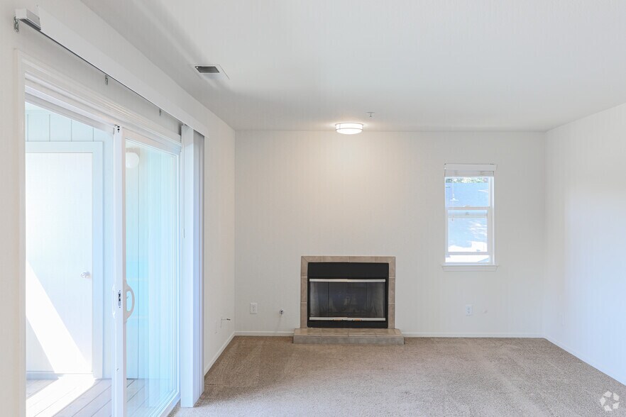 3BR, 2BA - 1200 SF - Vintage Pointe Apartments