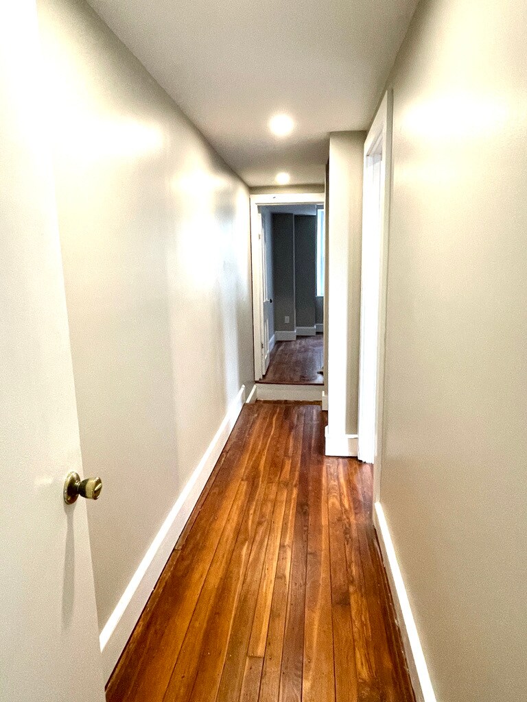 2nd floor hallway - 4680 Umbria St