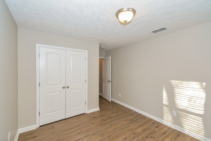 Building Photo - 922 Caveat Cir