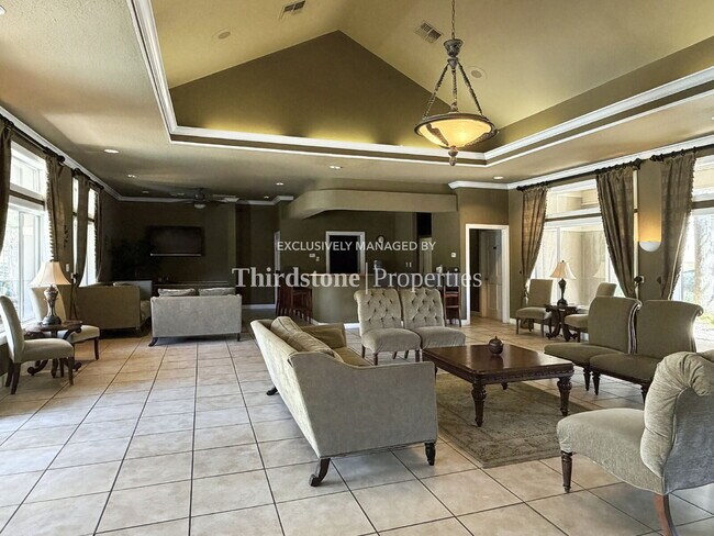 Building Photo - 11 Arbor Club Dr