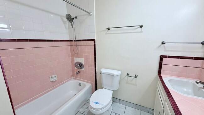 Building Photo - Spacious 3 Bed 2 Bath Home in Sunset Cliffs with Detached Garage & Private Backyard
