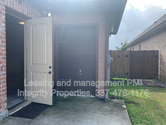 Building Photo - 330 Dunvegan Ct