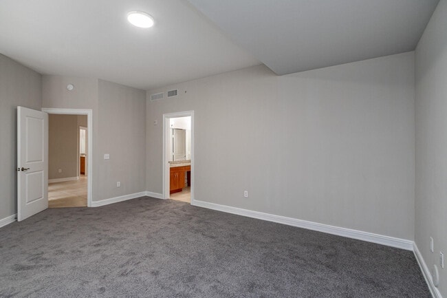 Building Photo - 16101 Emerald Estates Dr