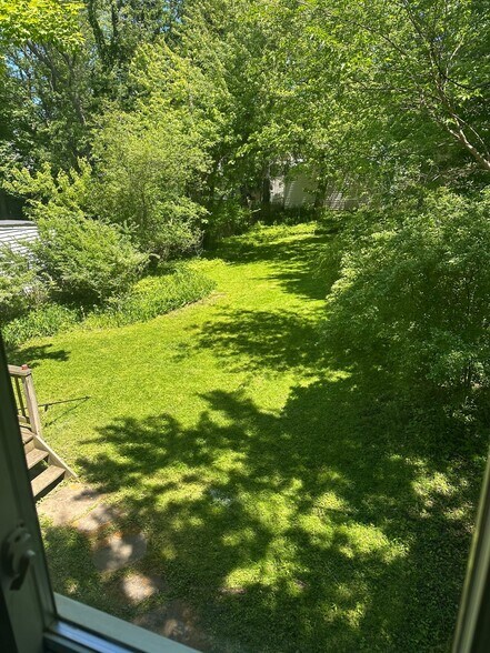 Building Photo - 1547 Commodore Rd