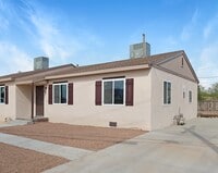 Building Photo - 621 S Melendres St