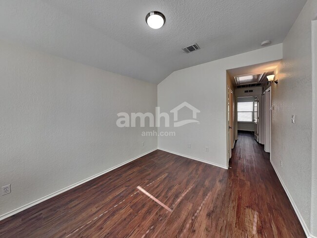 Building Photo - 412 Saddlehorn Way