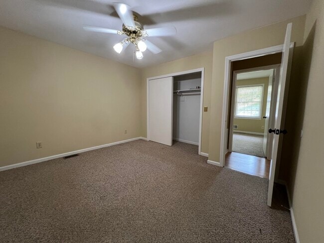 Building Photo - 631 Carlton Dr