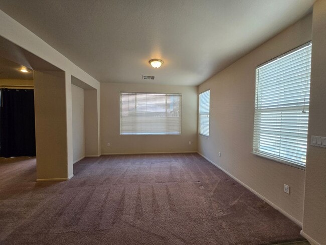 Building Photo - Mountain Edge