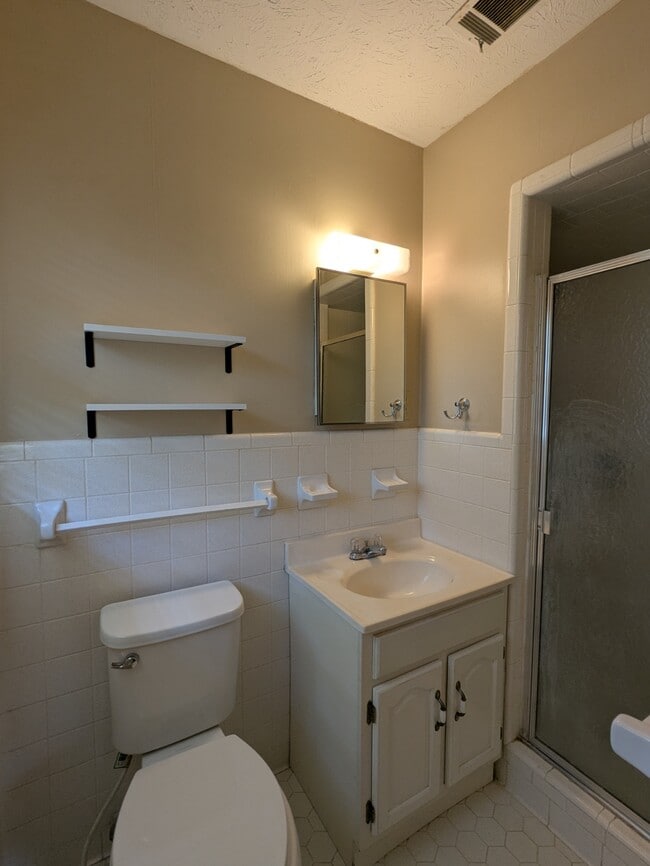 Building Photo - 813 McLemore Dr
