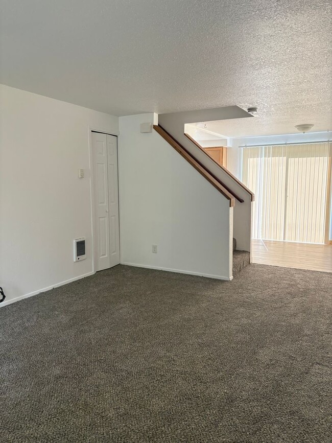 Building Photo - 3008 SE 38th Ct