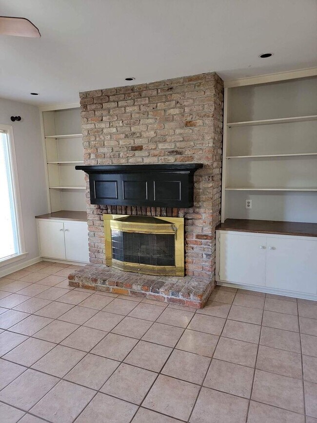 Building Photo - 5327 Heatherstone Dr