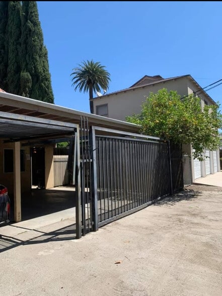 Building Photo - 12244 Magnolia Blvd