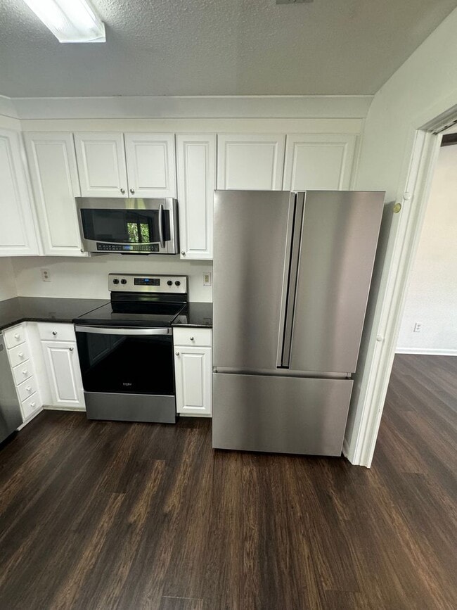 Building Photo - Available July!