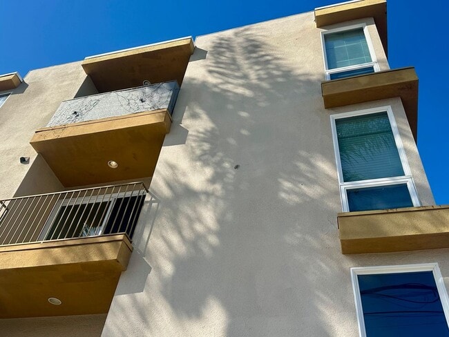 Building Photo - North Park 2bed/2bath with parking