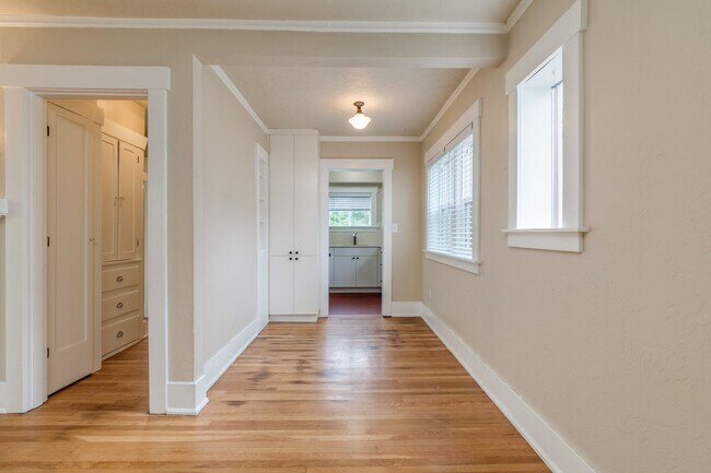 Building Photo - 1029 NE 31st Ave