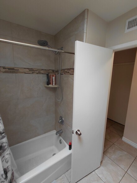 Building Photo - 575 Pierpont Dr