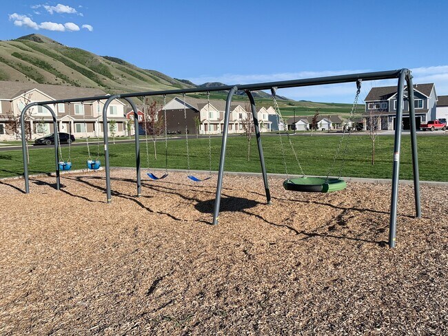 Building Photo - 371 1540 E
