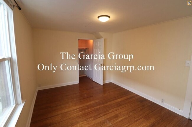 Building Photo - 602 NE Brazee St