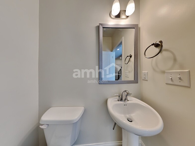 Building Photo - 3588 Okelly Dr