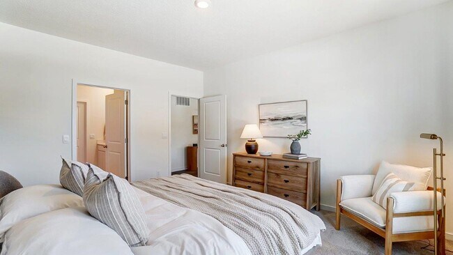 Building Photo - 406 Emily Dr