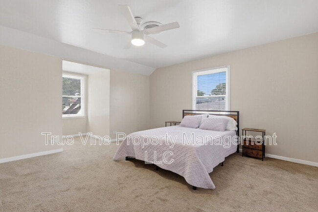 Building Photo - 2423 W Gramercy Pl