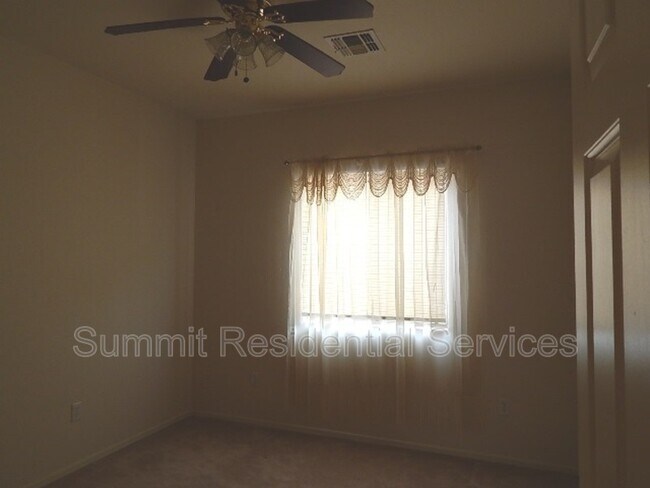 Building Photo - 242 E Corte Rancho Encanto