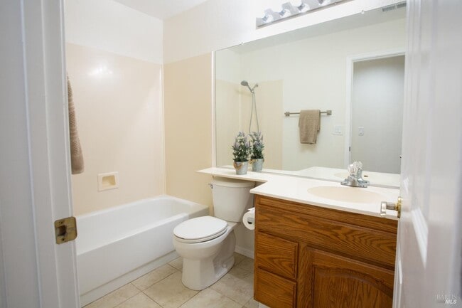 Building Photo - 767 Raven Dr