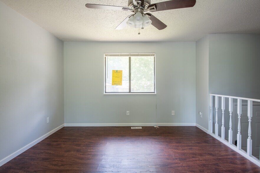 Building Photo - 11 Carriage Lane