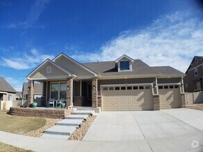 Building Photo - Single Family Home Main Floor Primary in F...