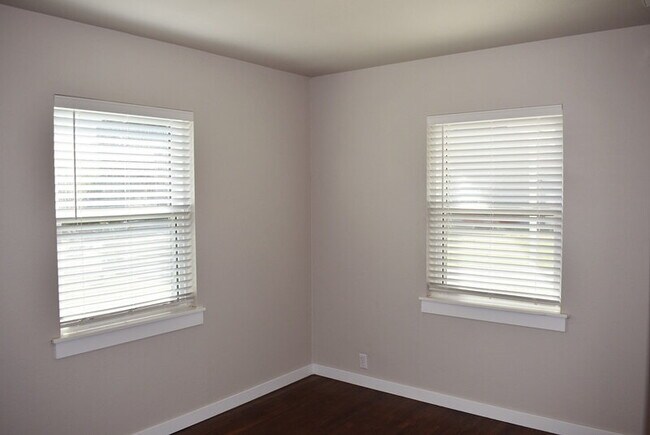 Building Photo - "Charming Newly Remodeled 3-Bedroom Home F...