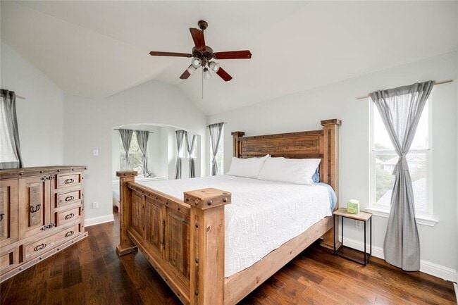 Building Photo - 1802 Village Oak Ct