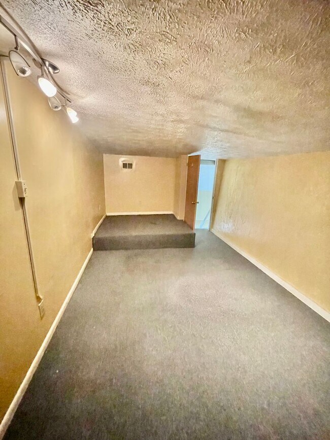 Building Photo - 332 Lehigh Avenue (Full Service)