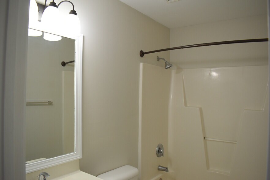 Building Photo - 708 Tabor Ln