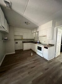 Building Photo - For Lease! Coming June 2025!