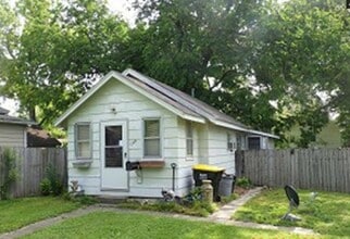Building Photo - Close to Hospital