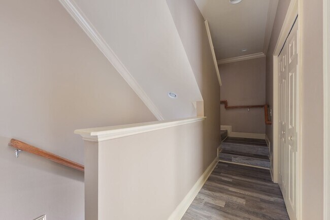 Building Photo - 4316 Summercrest Blvd