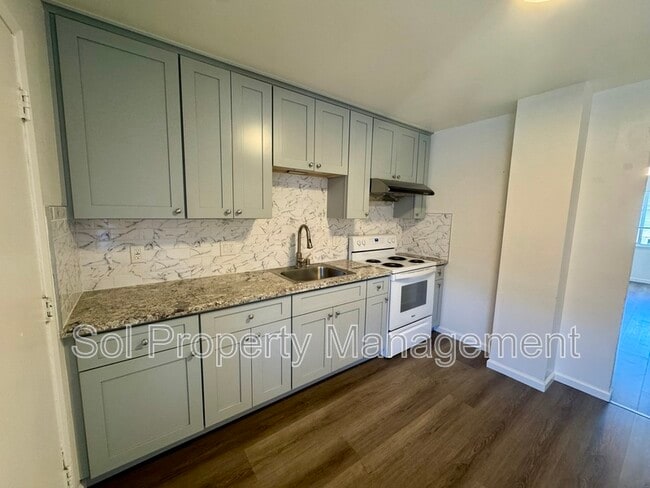 Building Photo - 1053 W Hamilton Ave