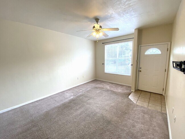 Building Photo - Kensington North #1608 - Pet Friendly!