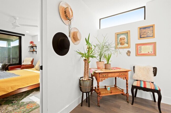 Building Photo - 3406 E 17th St