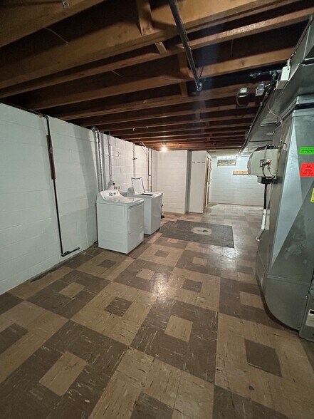 Building Photo - 2558 Avonhurst Dr